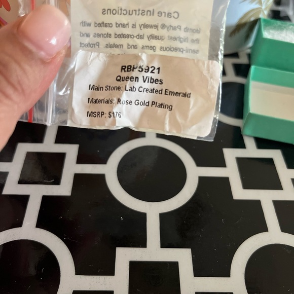 Queen Vibes-Bomb Party ring - Picture 3 of 3